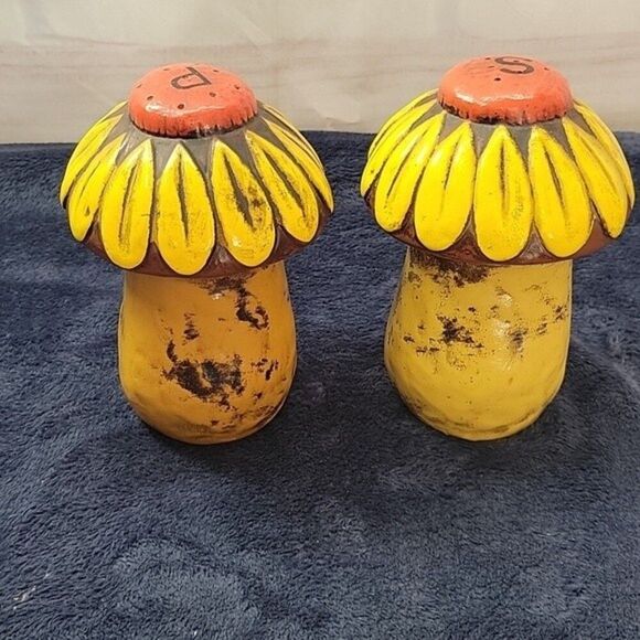 Vintage 70s Mushroom sunflower Salt and Pepper shakers Quan Quan Made in Japan - Picture 4 of 8